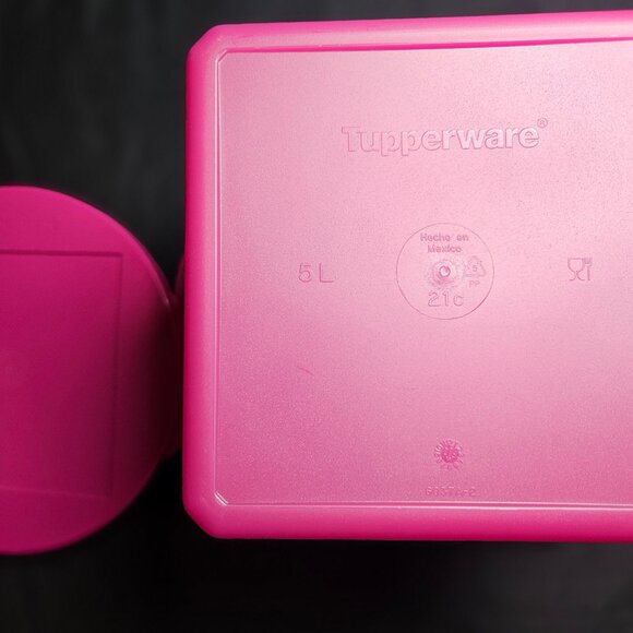 Tupperware 5L jumbo bucket with lid and handle. New Bucket, Lid and handle - Picture 3 of 4